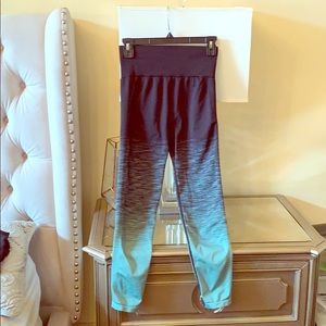 Victoria’s Secret Pink Ultimate yoga pant